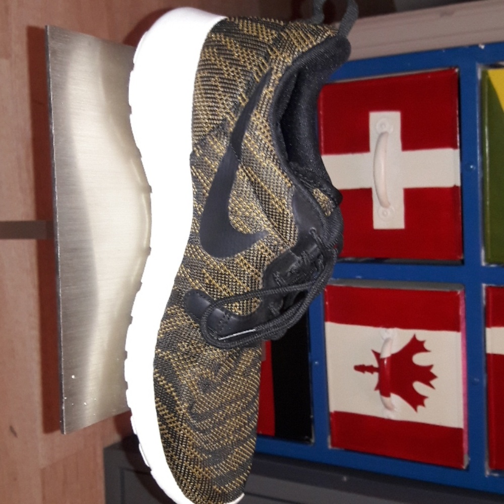 Woman's Nike training shoe